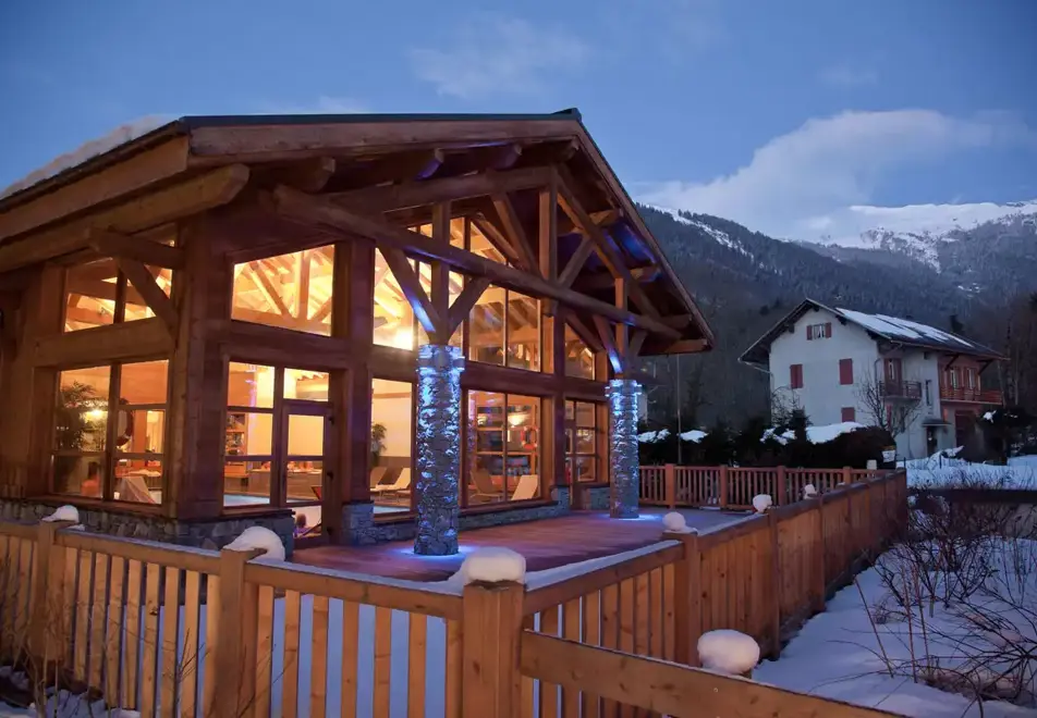La Reine des Pres, Samoens (self catered apartments) - Indoor pool and terrace