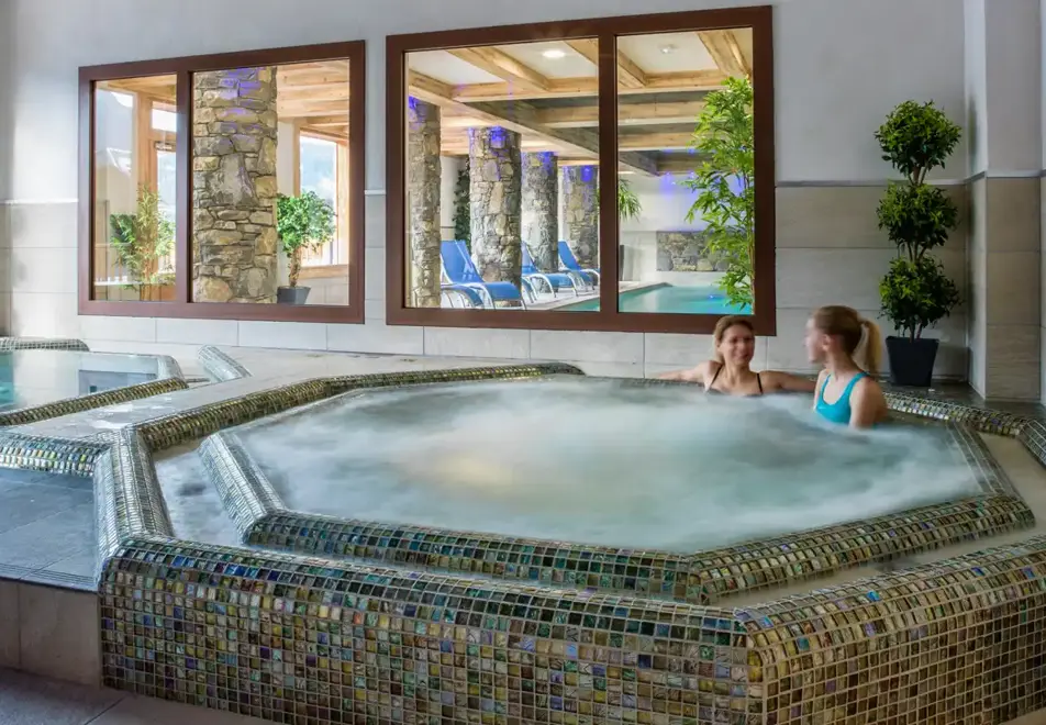 Les Chalets de Layssia, Samoens (self catered apartments) - Jacuzzis
