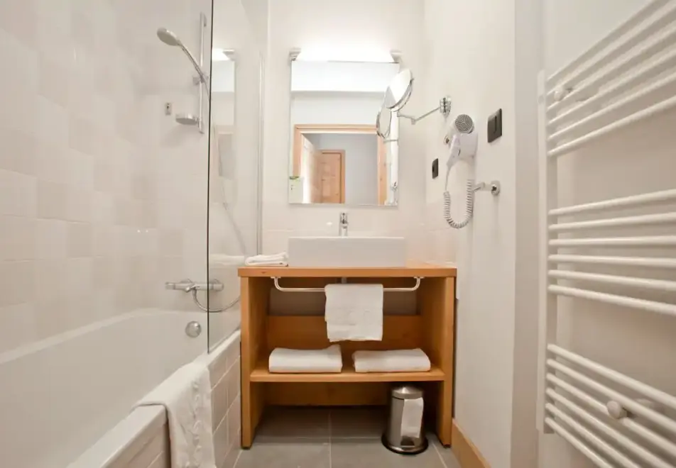 Prestige Les Fermes de Chatel, Chatel (self catered apartment) - Bathroom