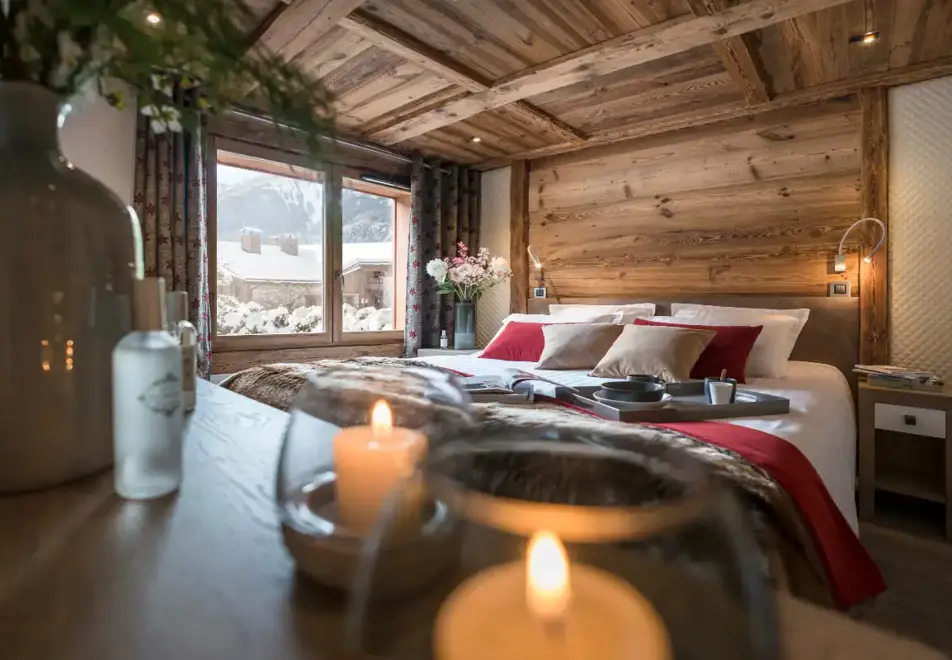 Le Cristal de Jade, Chamonix (self catered apartments) (©Studio Bergoen) - Double Bedroom