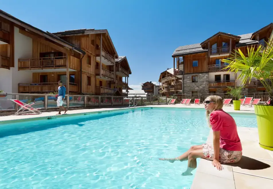Hameau des Airelles, Montgenevre (self catered apartments) - Outdoor Pool