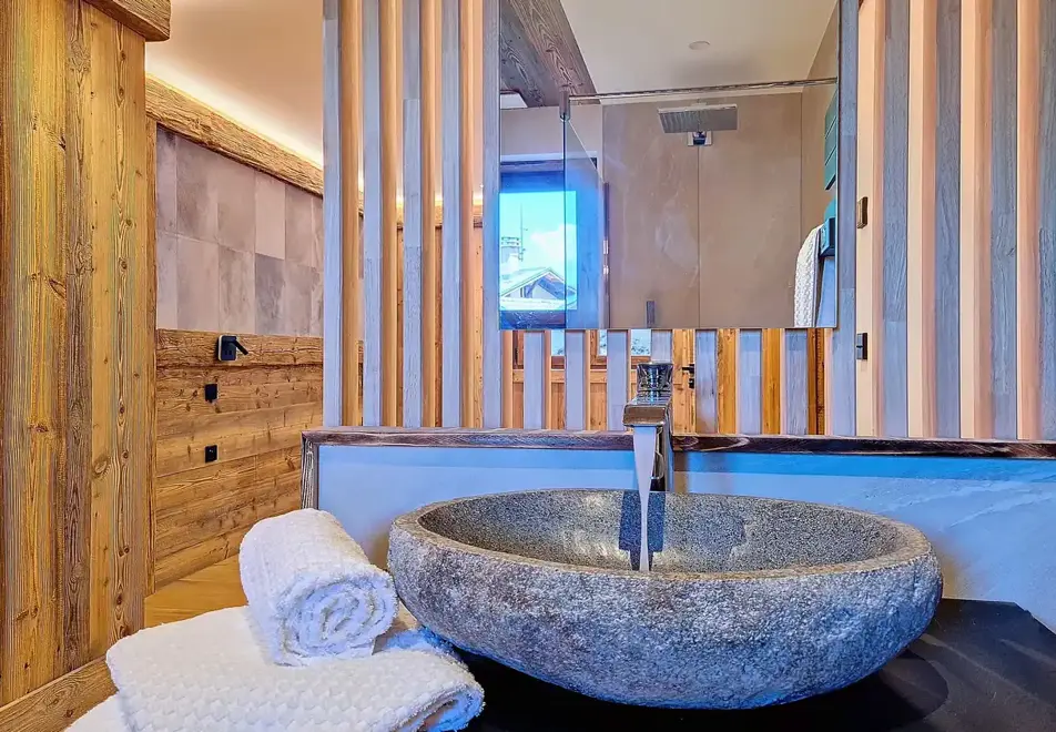 4 bedroom apartment in Saint Martin de Belleville (self catered) - Shower room