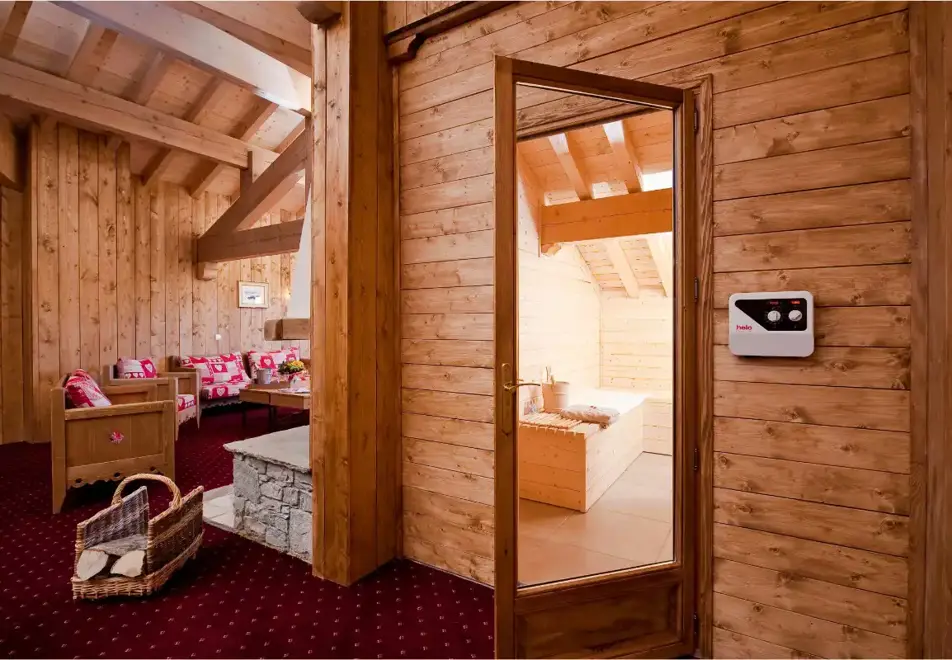 Le Refuge, La Rosiere (self catered apartments) - Typical apartment sleeps 12-14 style
