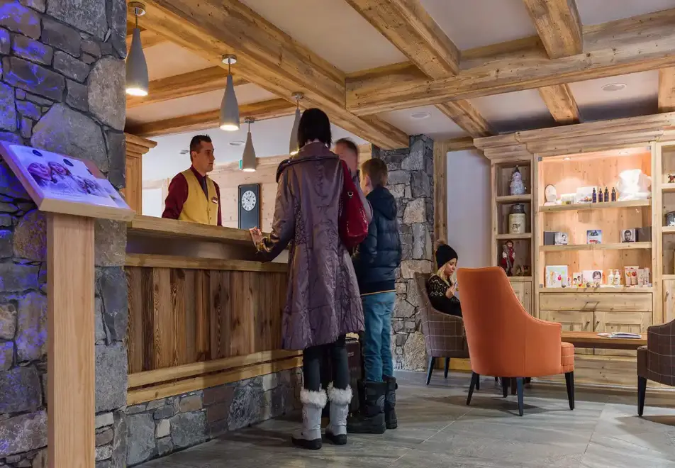 Les Chalets de Layssia, Samoens (self catered apartments) - Reception