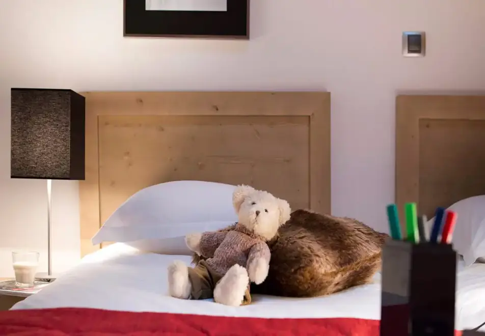 Chalet Les Marmottons, La Rosiere (self catered apartments) - Twin Bedroom