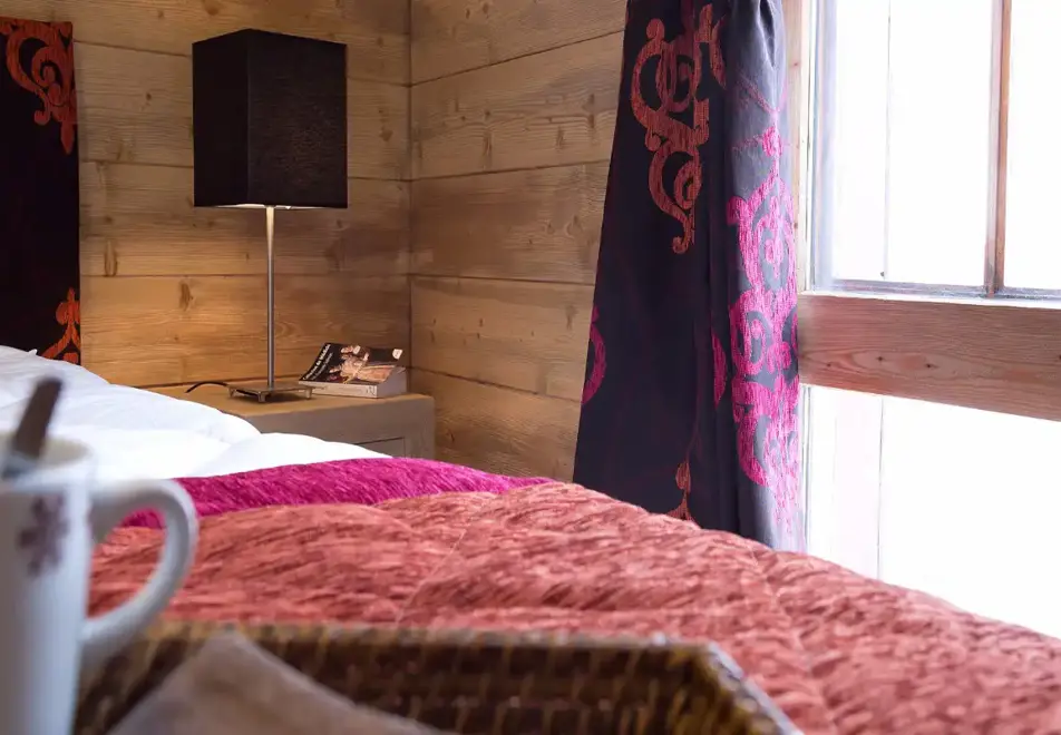 Chalet Les Marmottons, La Rosiere (self catered apartments) - Bedroom