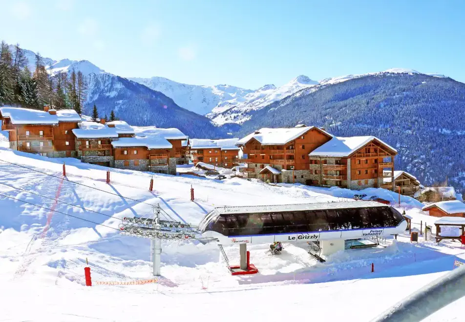 Oree des Cimes, Peisey Vallandry (self catered apartments) - Right by chairlift