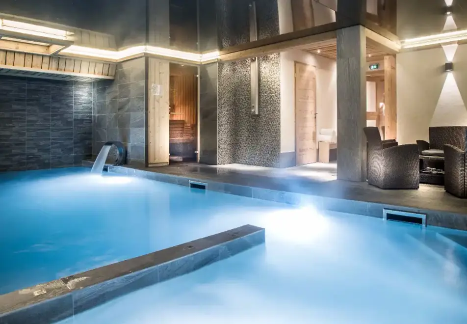 Les Cimes, La Clusaz (self catered apartments) - Indoor Pool