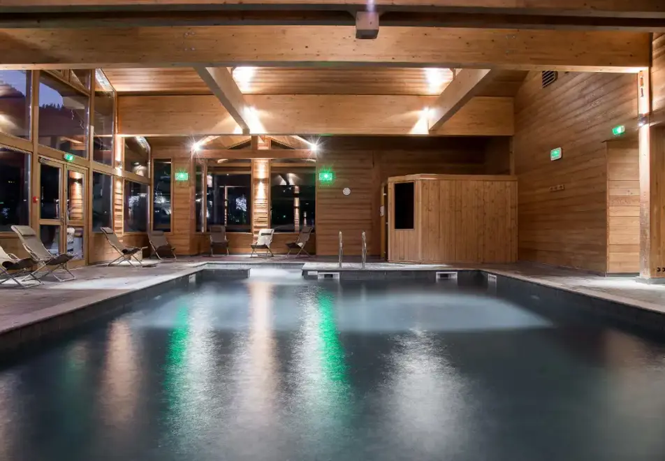Grandes Alpes, La Clusaz (self catered apartments) - Indoor Pool