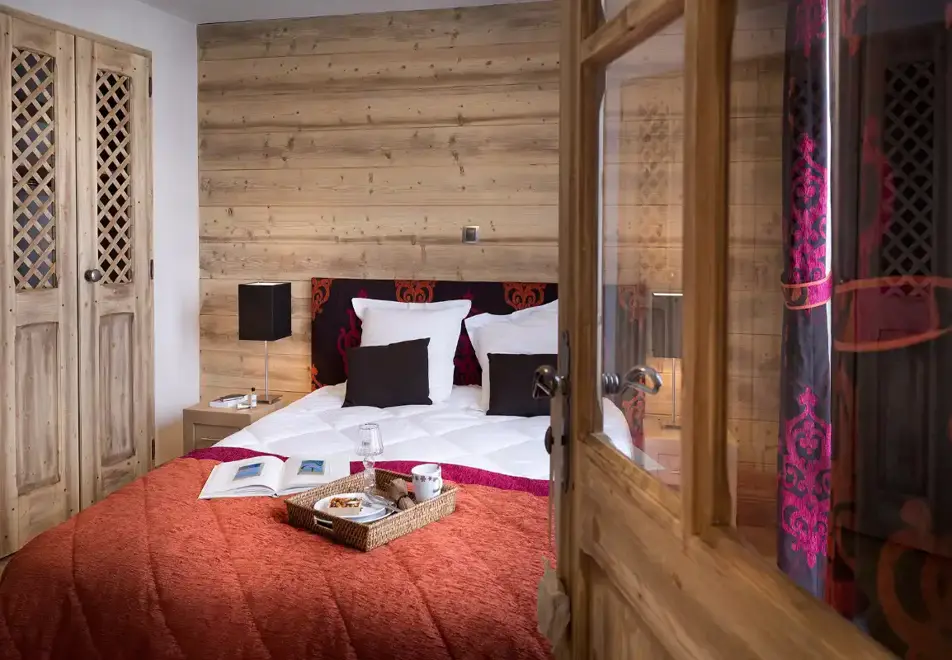 Les Chalets de Leana, Les Carroz (self catered apartments) - Double Bedroom