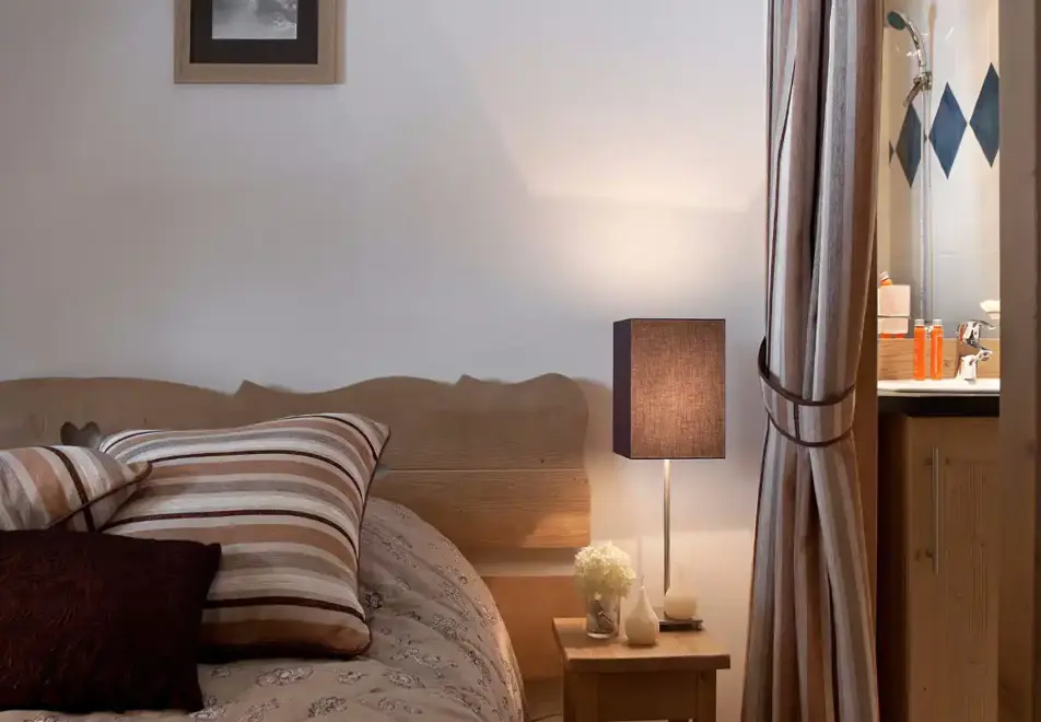 Les Chalets du Jouvence, Les Carroz (self catered apartments) - Bedroom