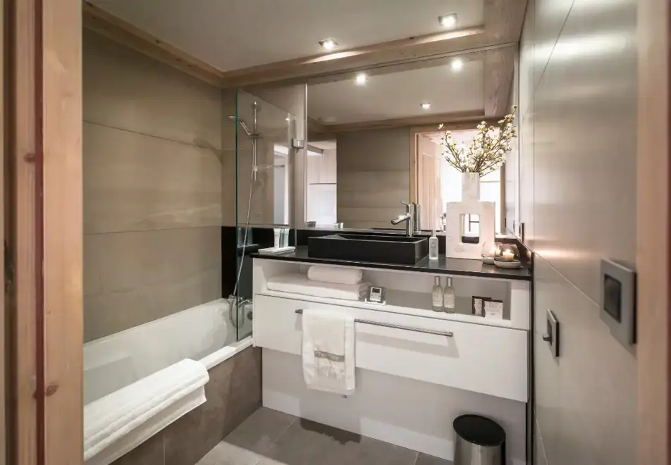 Le Roc des Tours, Grand Bornand (self catered apartments) ©MGM-studio Bergoen - Bathroom