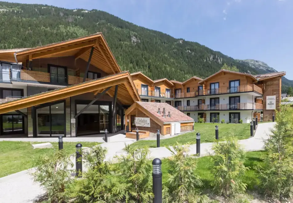 Isatis, Chamonix (self catered apartments) - In the hamlet of les Tines