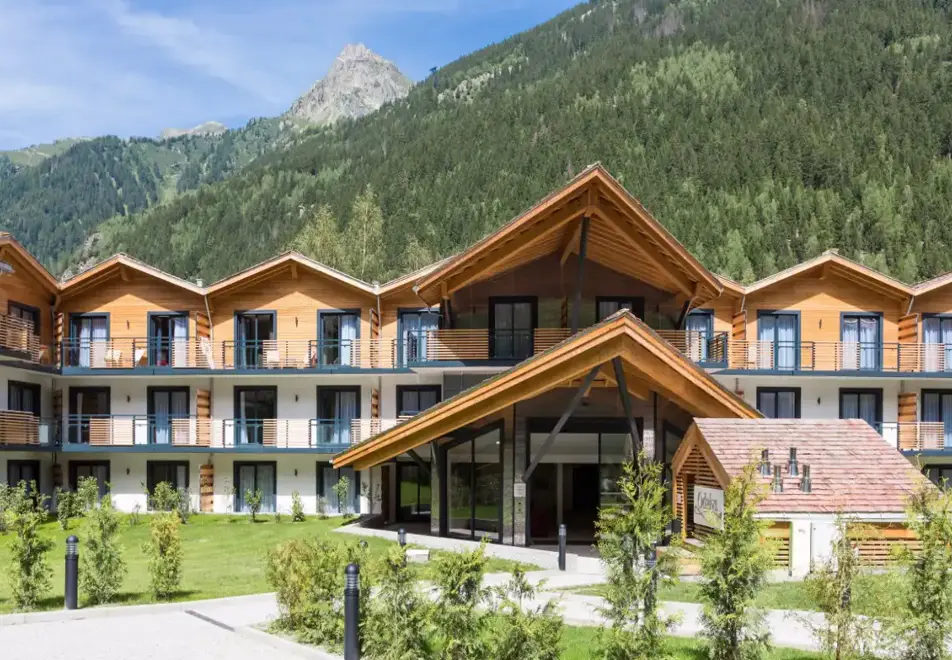Isatis, Chamonix (self catered apartments) - 10 mins by car or train to Chamonix