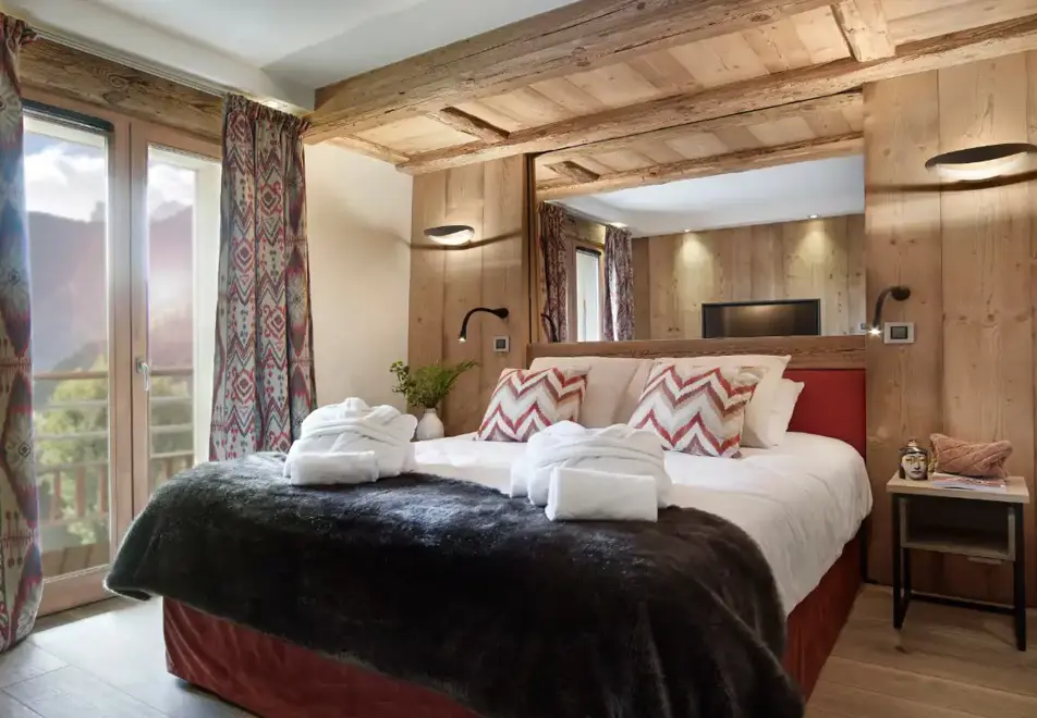 Alexane, Samoens (self catered apartments) - Double bedroom