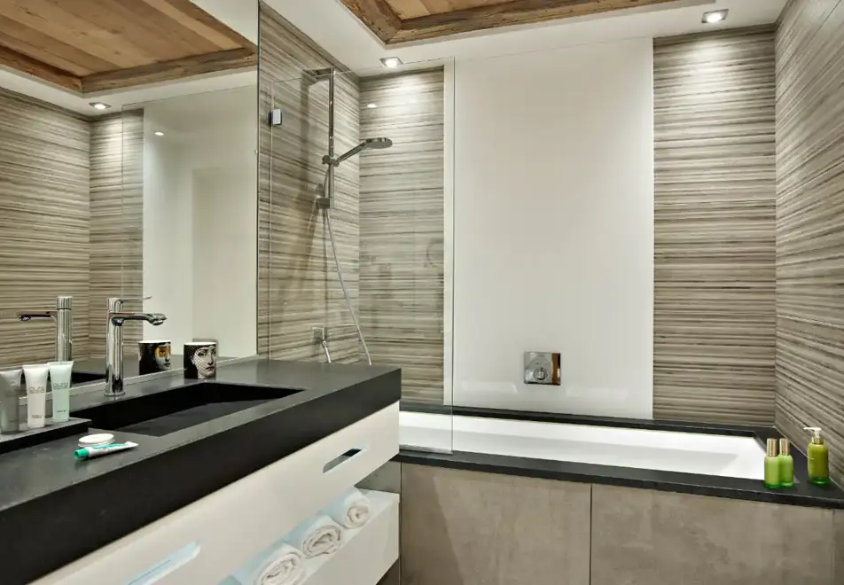 Alexane, Samoens (self catered apartments) - Bathroom
