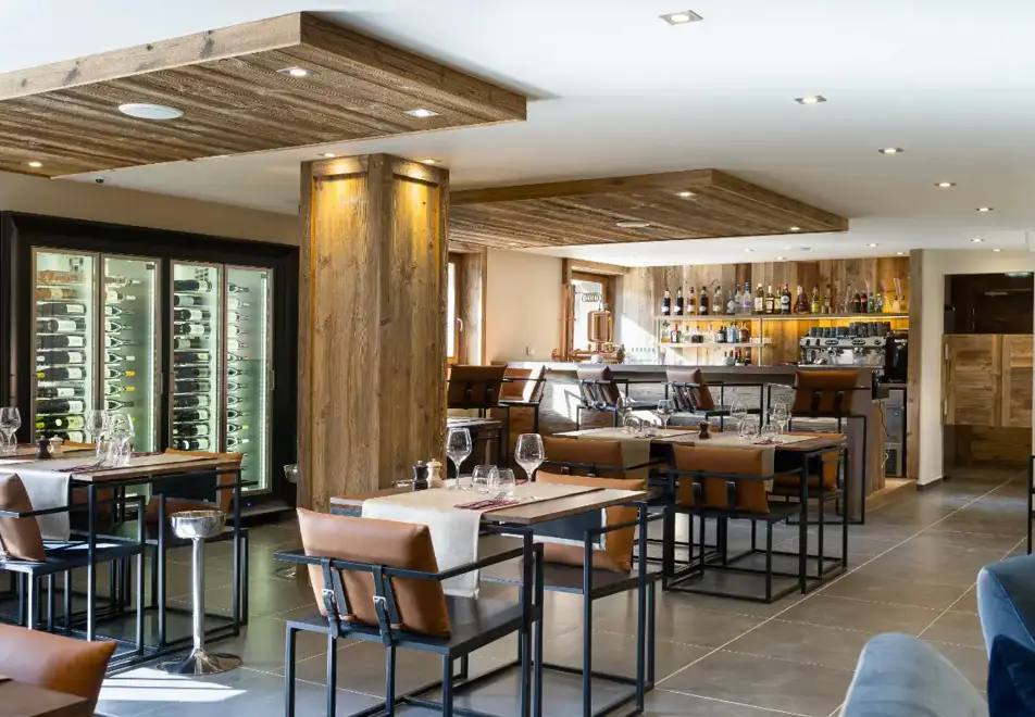 Annapurna, Les Gets (self catered apartments) - La Vina restaurant