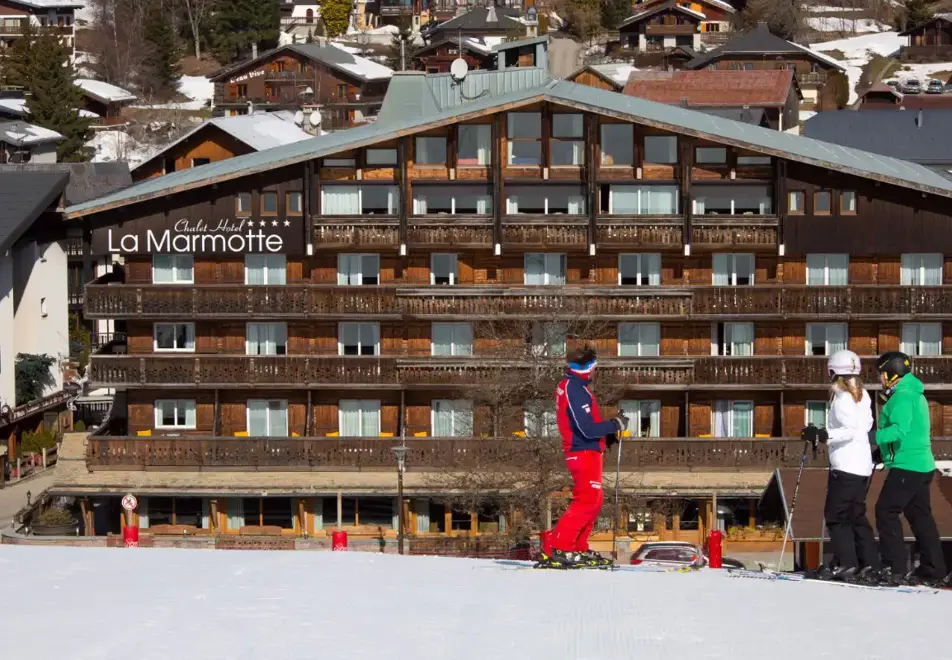 Hotel La Marmotte, Les Gets (hotel) - Excellent piste location