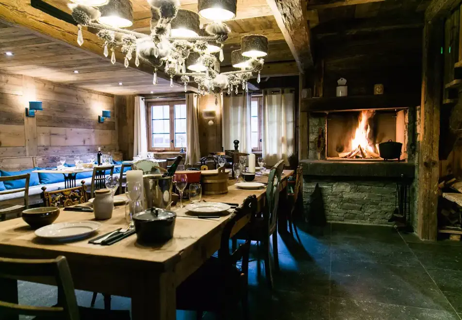 Hotel La Marmotte, Les Gets (hotel) - La Pivotte restaurant