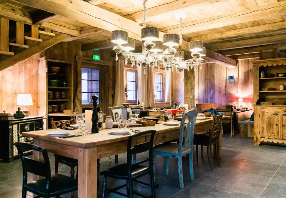 Hotel La Marmotte, Les Gets (hotel) - La Pivotte restaurant