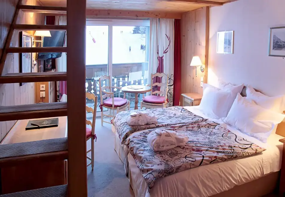 Hotel La Marmotte, Les Gets (hotel) - Duplex chalet room up to 4 persons