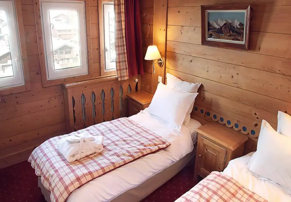 Hotel La Marmotte, Les Gets (hotel) - Duplex chalet room up to 4 persons