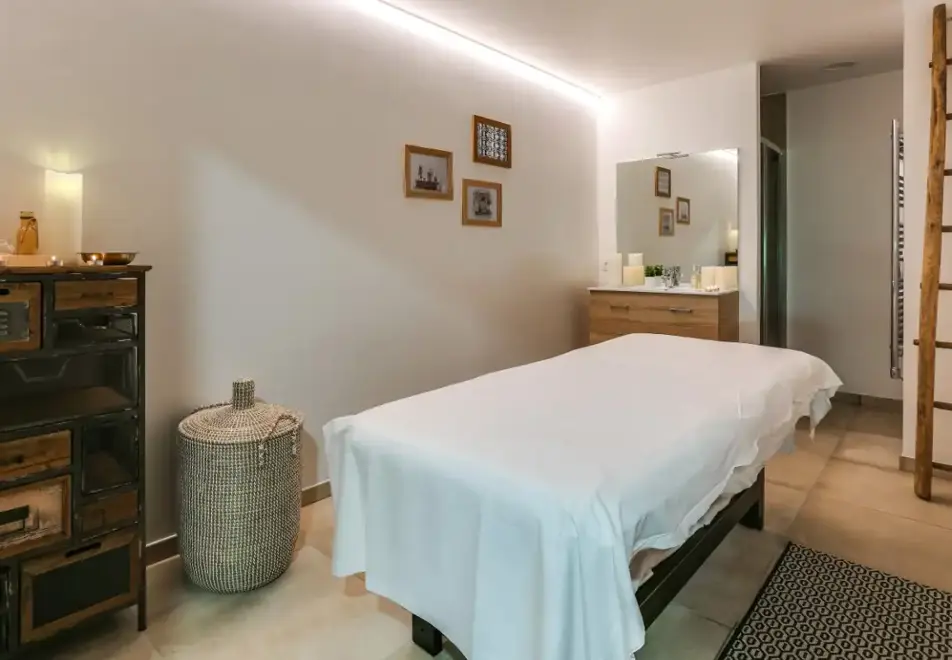 Hameau de Barthelemy, La Rosiere (self catered apartments) - Spa