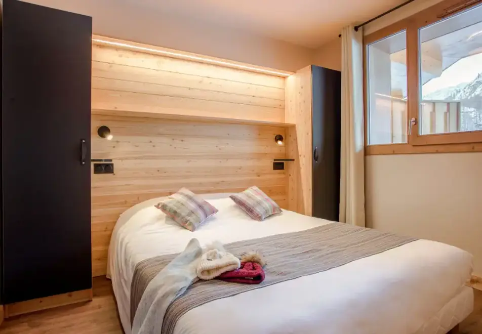 Altaviva, Tignes 1800 (self catered apartments) (©MReyboz) - Double bedroom