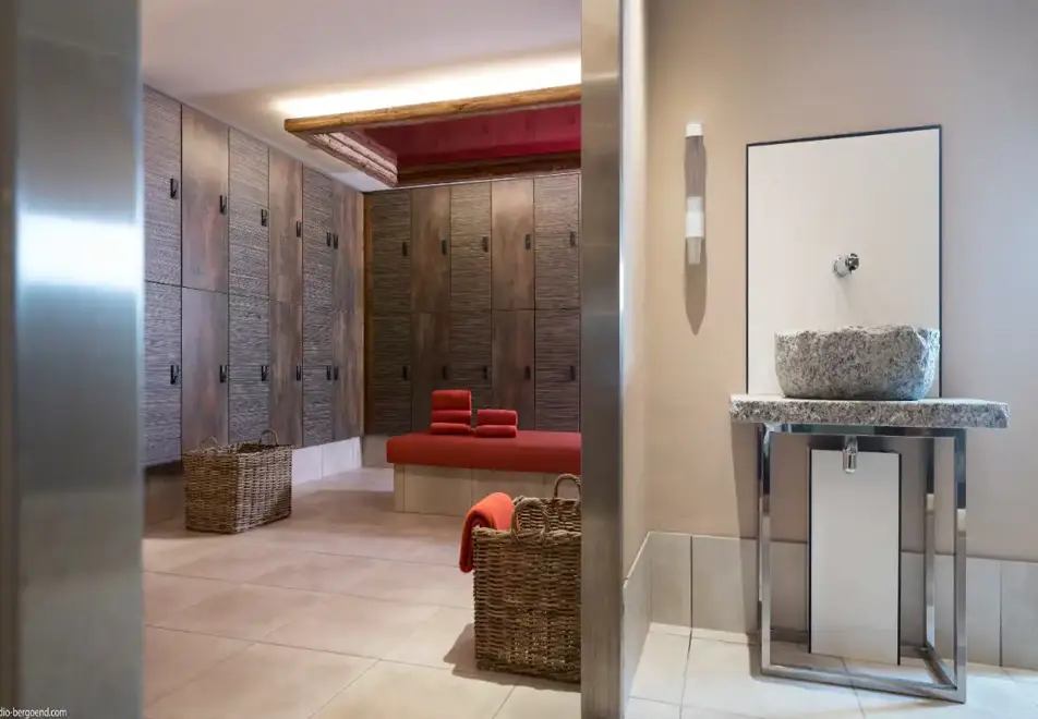 Le Cristal de Jade, Chamonix (self catered apartments) - Changing room