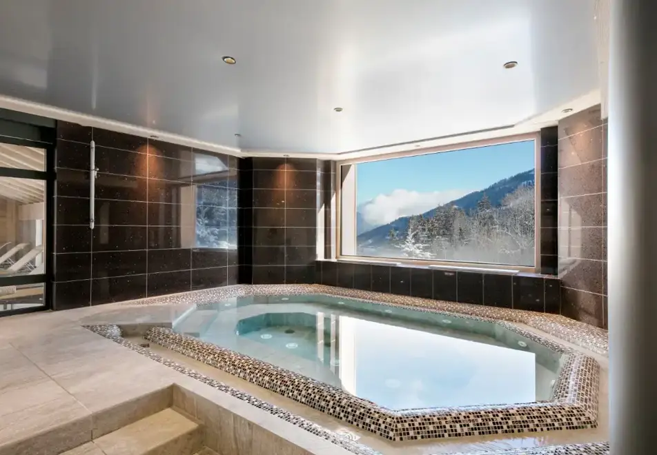 Anitea, Valmorel (self catered apartments) - Hot tub