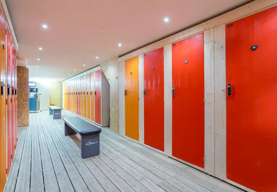 Santa Terra, Tignes les Brevieres (self catered apartments) - Locker room