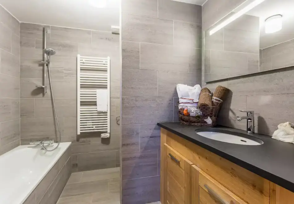 Santa Terra, Tignes les Brevieres (self catered apartments) - 4 bed duplex 10