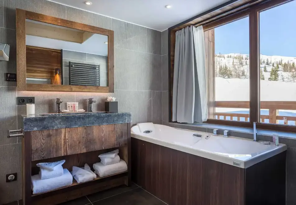 Alparena, La Rosiere (Apartments & Hotel) - Typical 5 bed prestige 12 apartment style