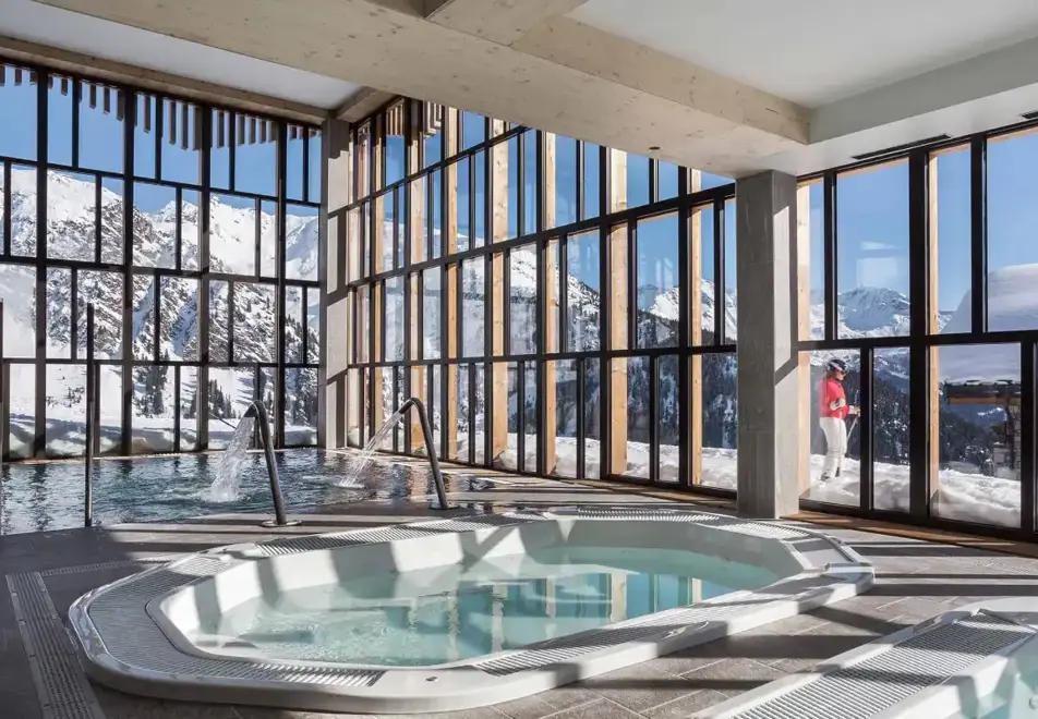 Alparena, La Rosiere (Apartments & Hotel) - Hot tub