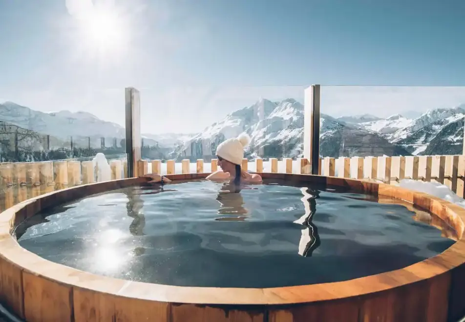 Alparena, La Rosiere (Apartments & Hotel) - Outdoor hot tub 