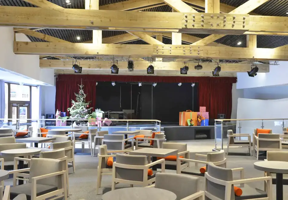 Club Hotel, Tignes les Brevieres (hotel) (©B-Van-Loocke) - Entertainment area & bar
