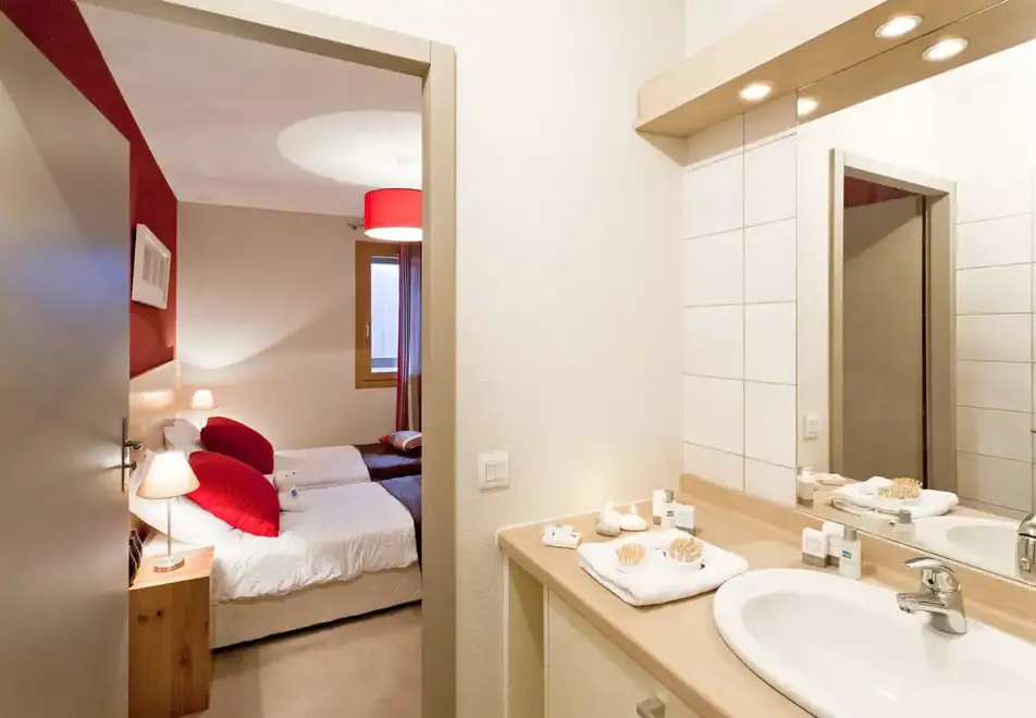 Etoile des Cimes, Sainte Foy (self catered apartments) (©ManuReyboz) - En-suite bedroom