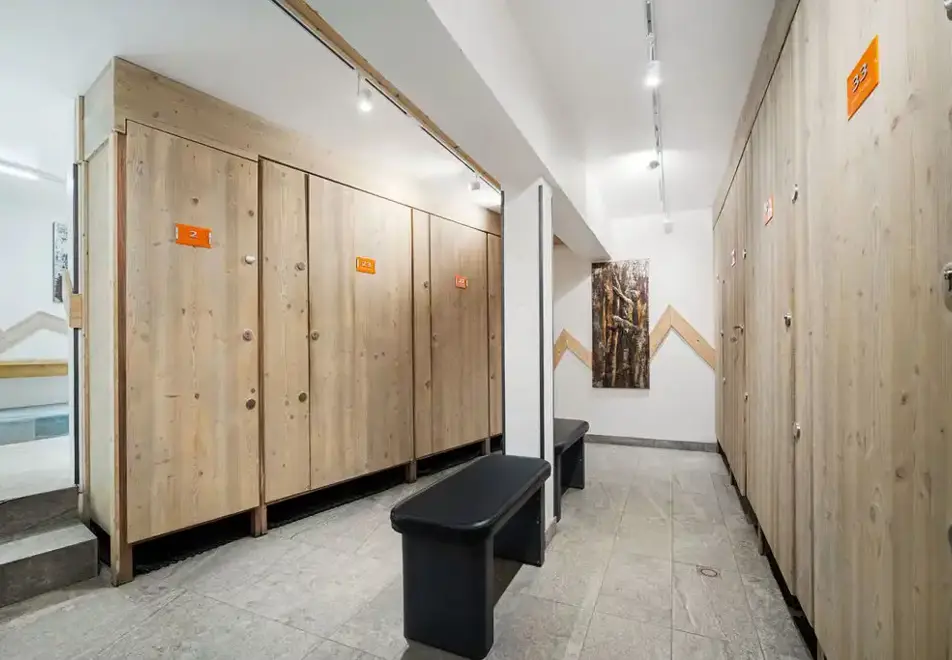 Cap Neige, Tignes le Lac (self catered apartments) - Ski lockers