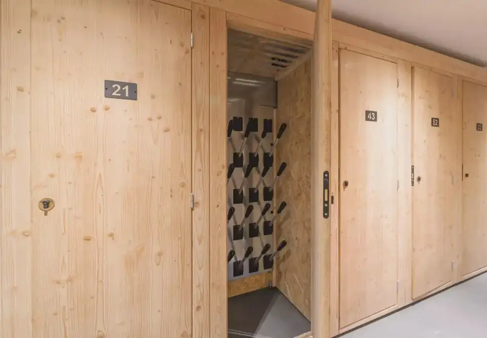 Le Quartz, Peisey Vallandry (self catered apartments) - Ski lockers
