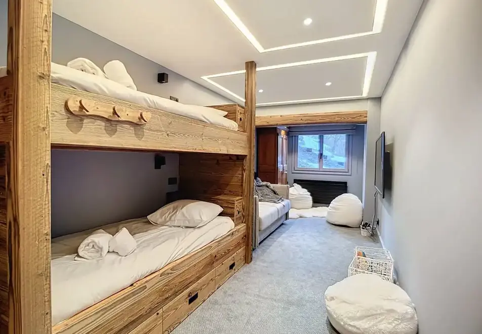 Chalet Broceliande, Meribel (self catered chalet) - Bunk room
