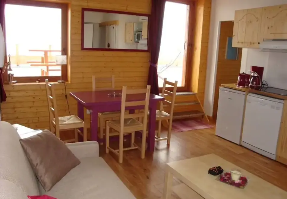 Les Balcons de Recoin, Chamrousse (self catered apartments) - Typical apartment style