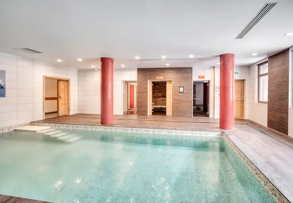 Cap Neige, Tignes le Lac (self catered apartments) - Spa area with indoor pool