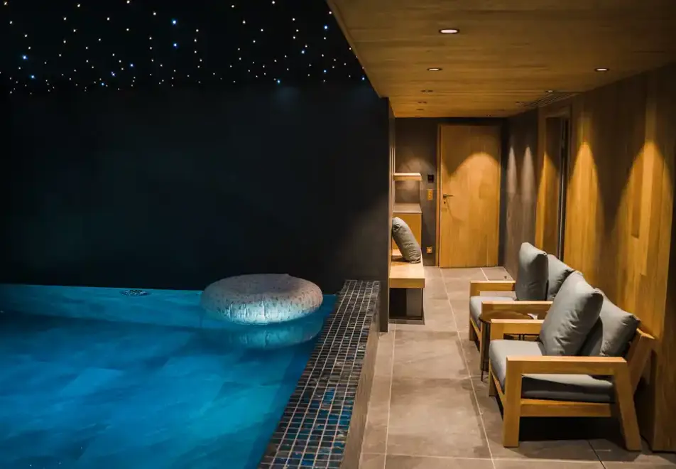 Silverstone Lodge, Val d'Isere (self catered chalet/apartment) - Number 5