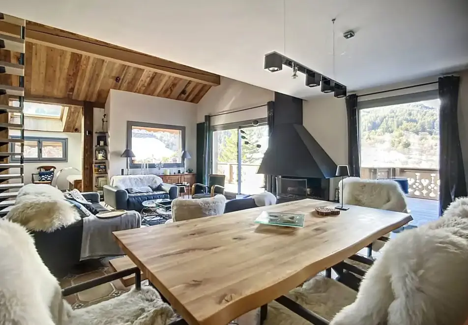 Chalet Broceliande, Meribel (self catered chalet) - Open plan living