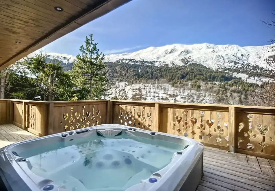 Chalet Broceliande, Meribel (self catered chalet) - Hot tub