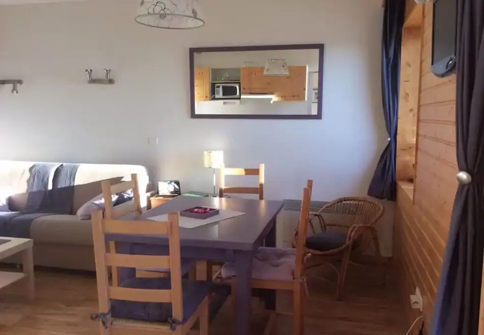 Les Balcons de Recoin, Chamrousse (self catered apartments) - Typical apartment style